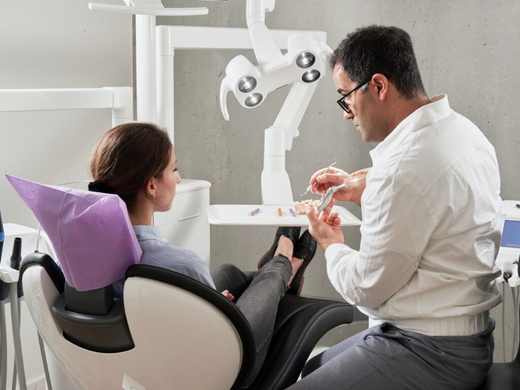 tandlæge vejleder patient